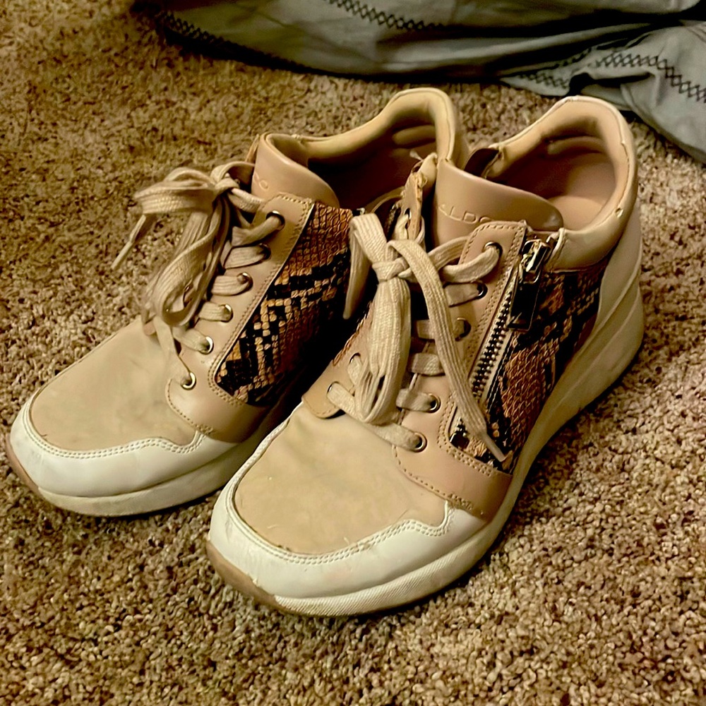 Sneakers
